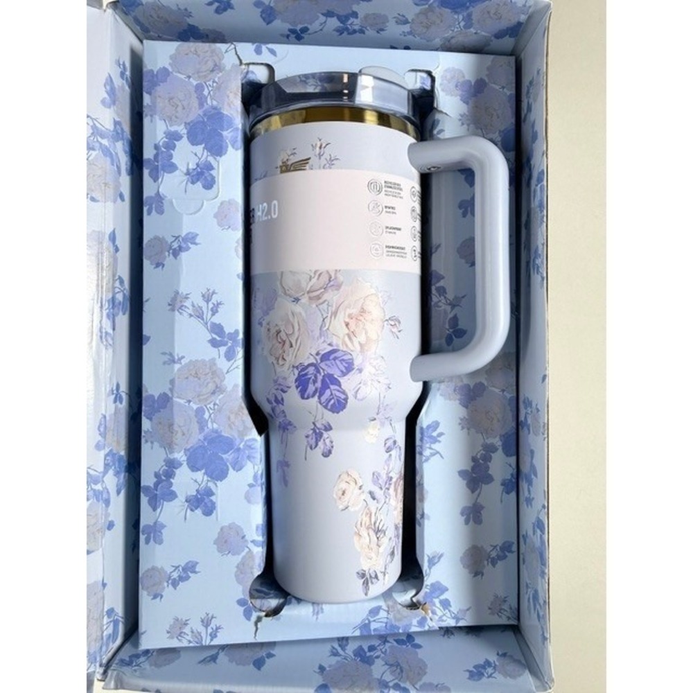 Stanley x LoveShackFancy 40oz Quencher H2.0 Tumbler Ribbon Rosa Blue Floral Flaw